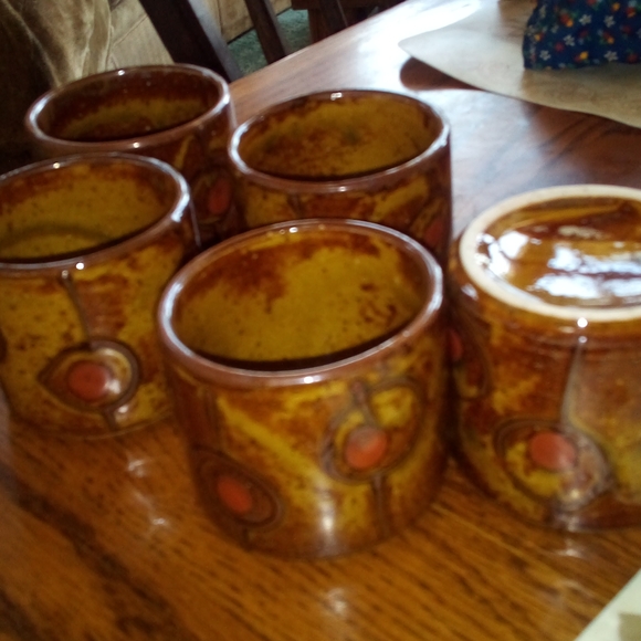 Tan Flowered Teapot with 5 cups - Picture 9 of 9